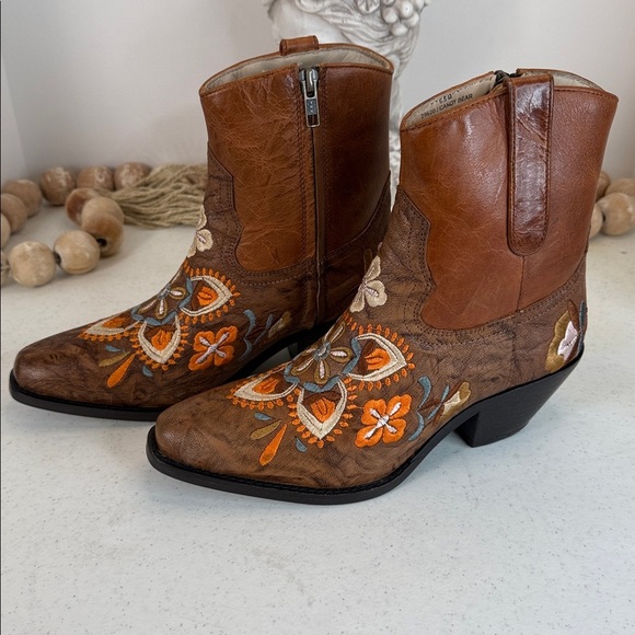 DIBA TRUE Cains Ville Embroidered Western Boot (Women) Size 6:5 - Picture 4 of 11